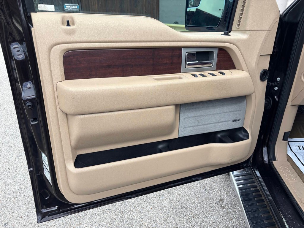 Ford F-150 Vehicle Full-screen Gallery Image 10