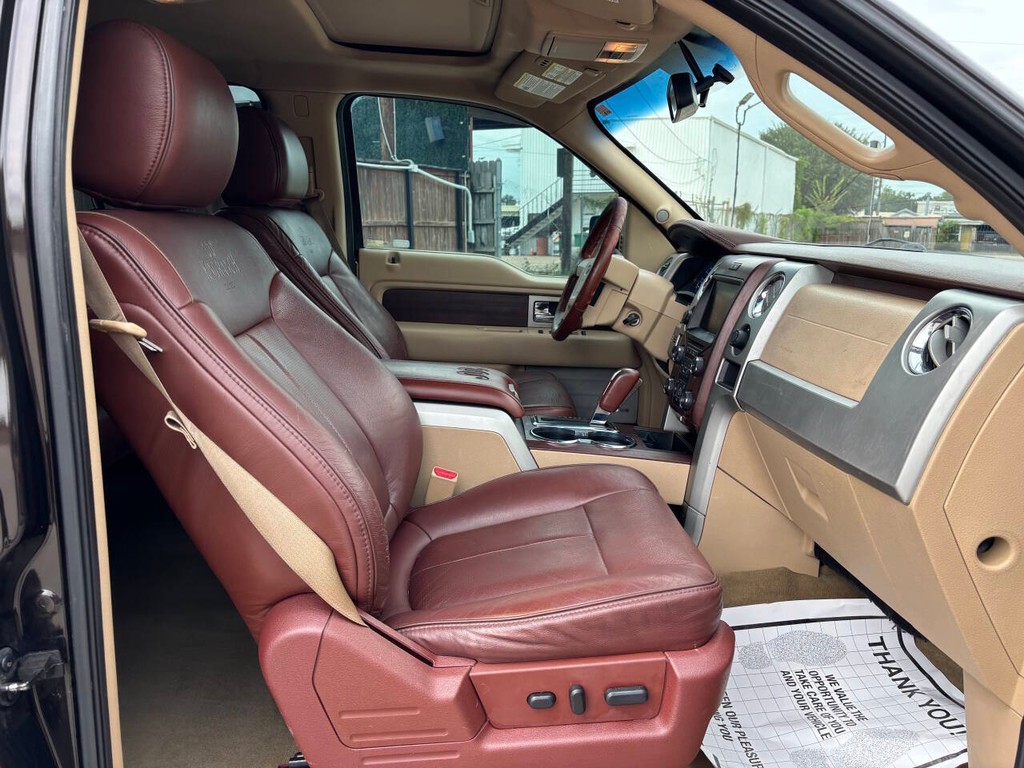 Ford F-150 Vehicle Full-screen Gallery Image 12