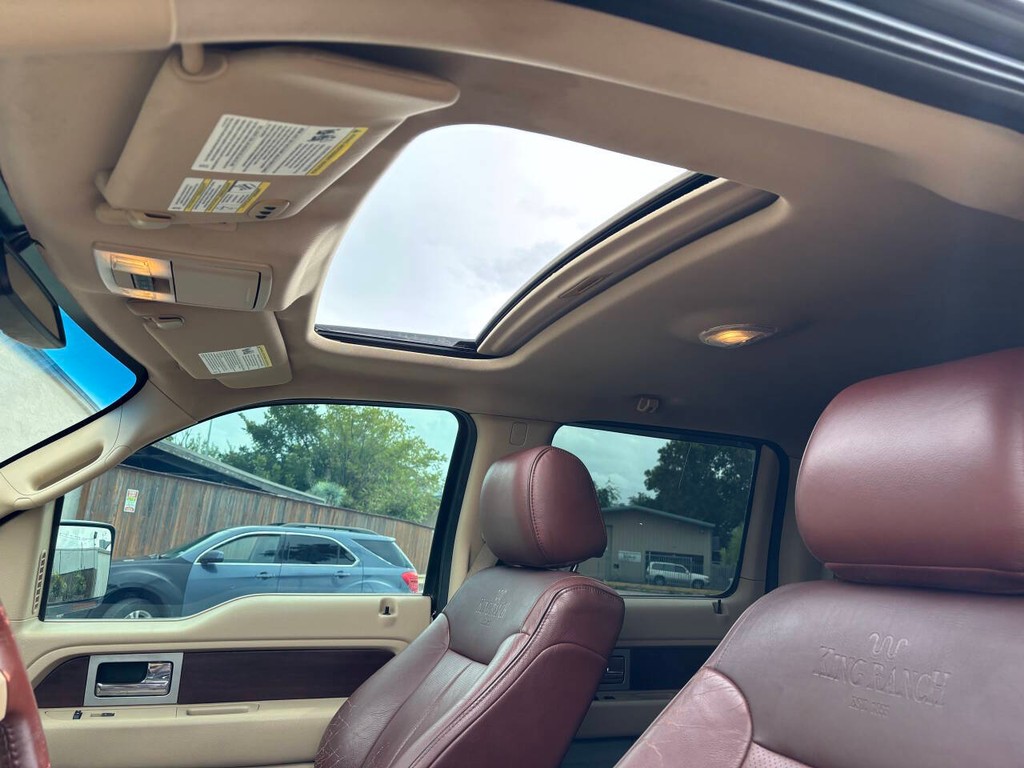 Ford F-150 Vehicle Full-screen Gallery Image 26