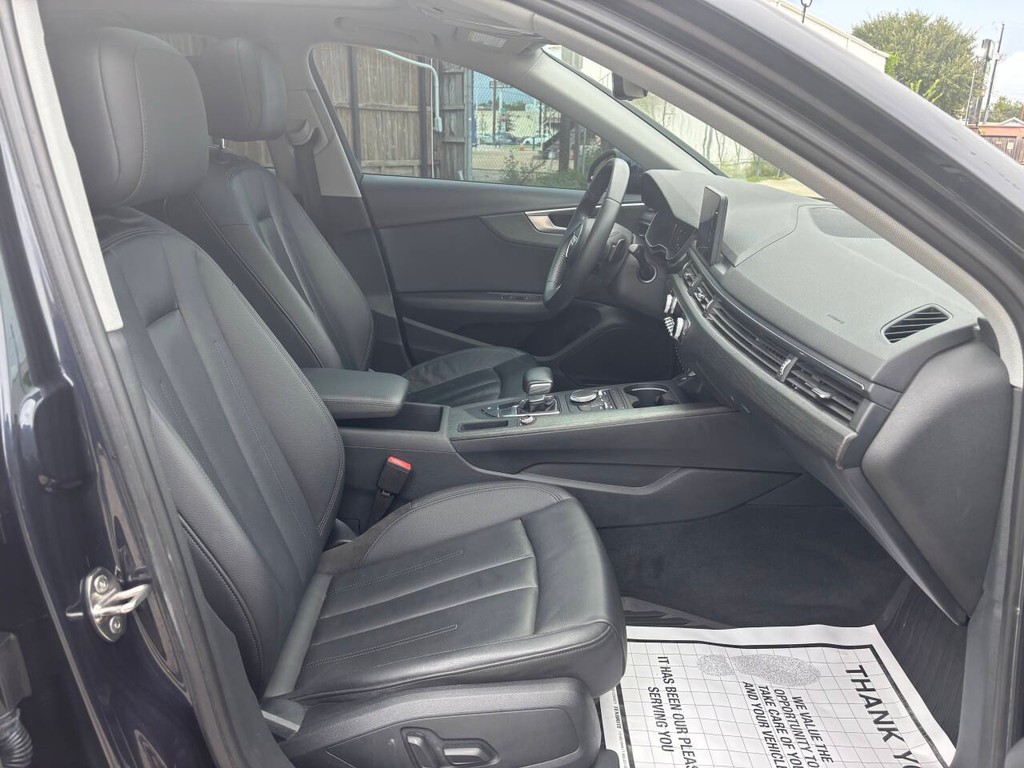Audi A4 Vehicle Full-screen Gallery Image 12