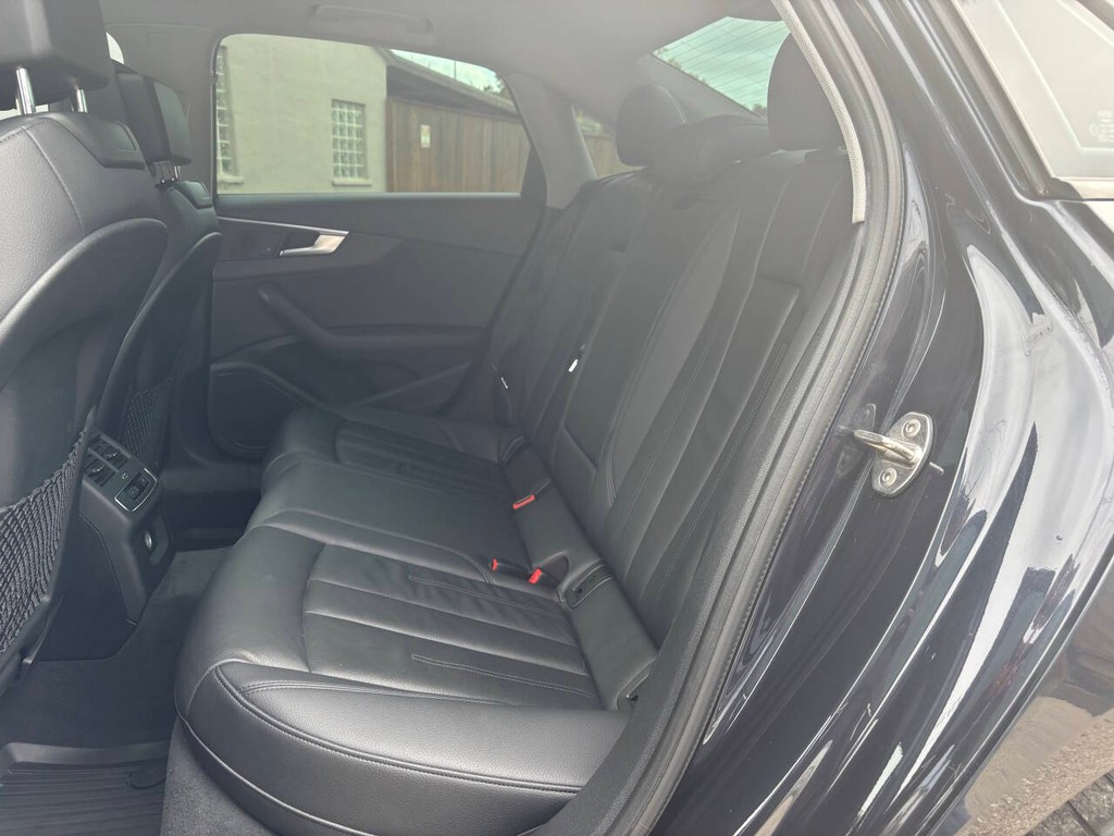 Audi A4 Vehicle Full-screen Gallery Image 14