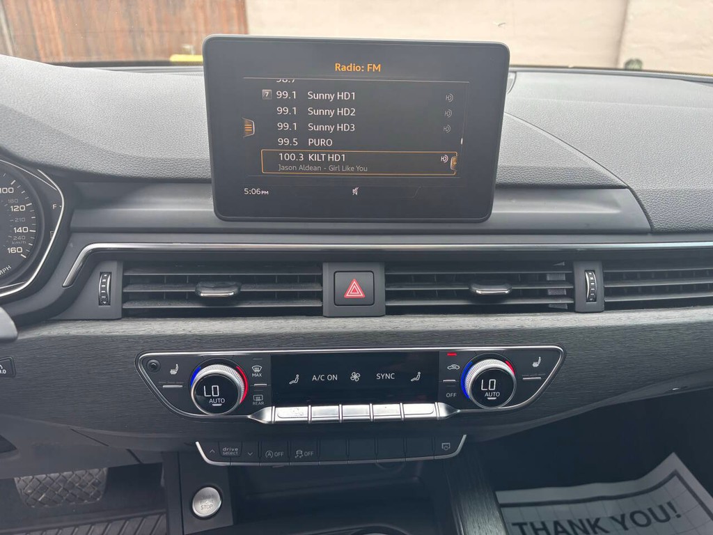 Audi A4 Vehicle Full-screen Gallery Image 21