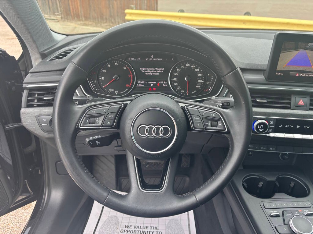 Audi A4 Vehicle Full-screen Gallery Image 24