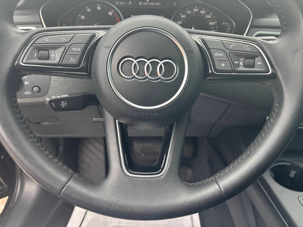 Audi A4 Vehicle Full-screen Gallery Image 25