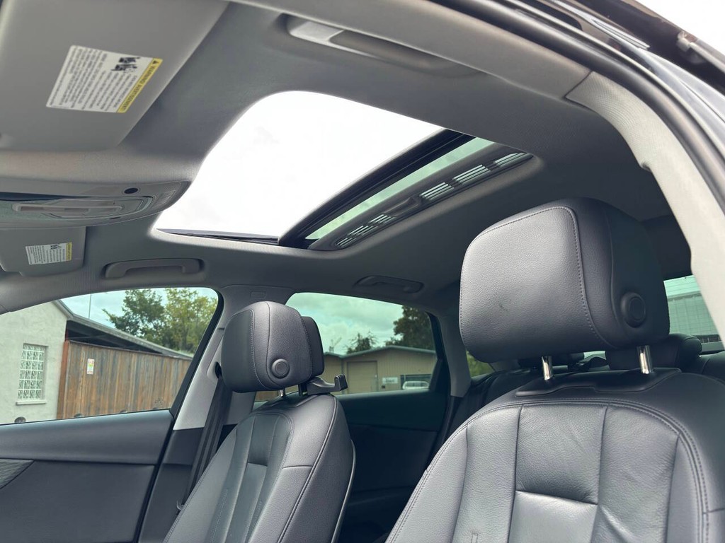Audi A4 Vehicle Full-screen Gallery Image 28