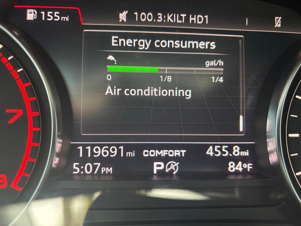 Audi A4 Vehicle Full-screen Gallery Image 30