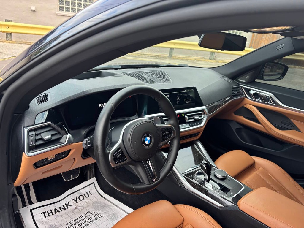BMW 4 Series Vehicle Full-screen Gallery Image 08