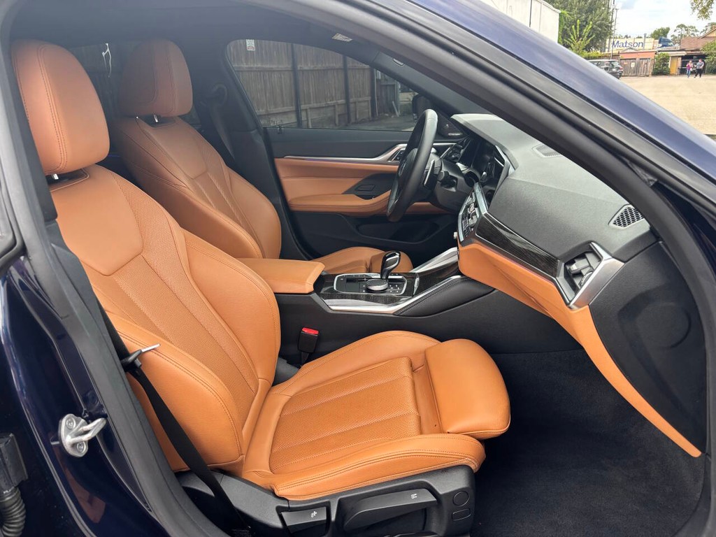 BMW 4 Series Vehicle Full-screen Gallery Image 12