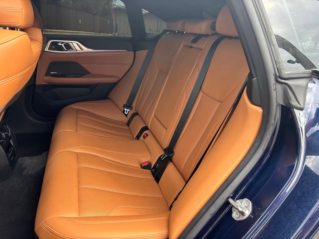 BMW 4 Series Vehicle Full-screen Gallery Image 14