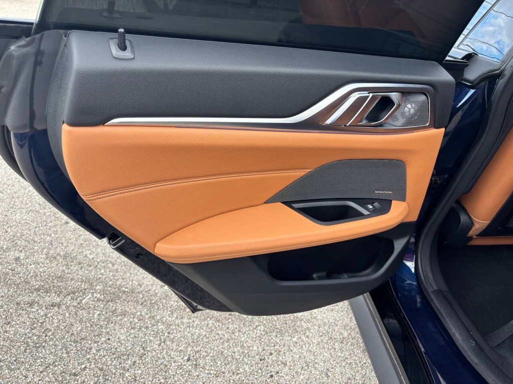 BMW 4 Series Vehicle Full-screen Gallery Image 15