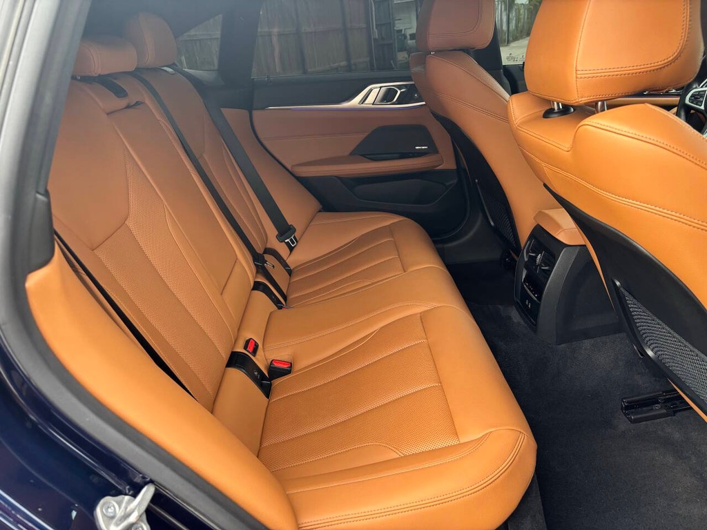 BMW 4 Series Vehicle Full-screen Gallery Image 16