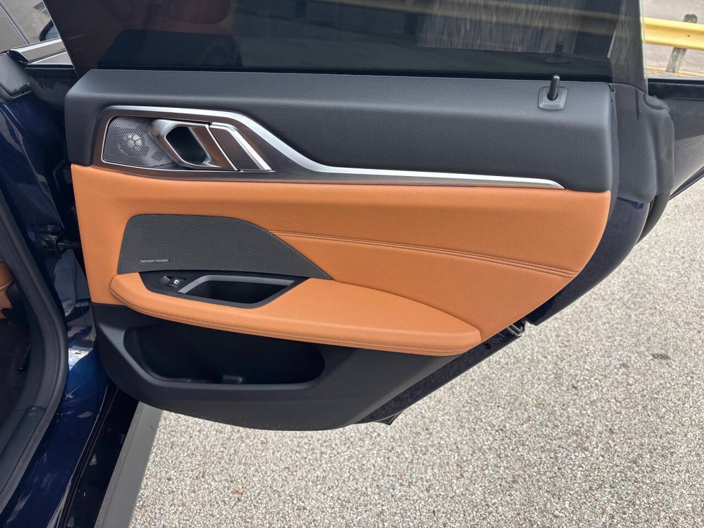 BMW 4 Series Vehicle Full-screen Gallery Image 17