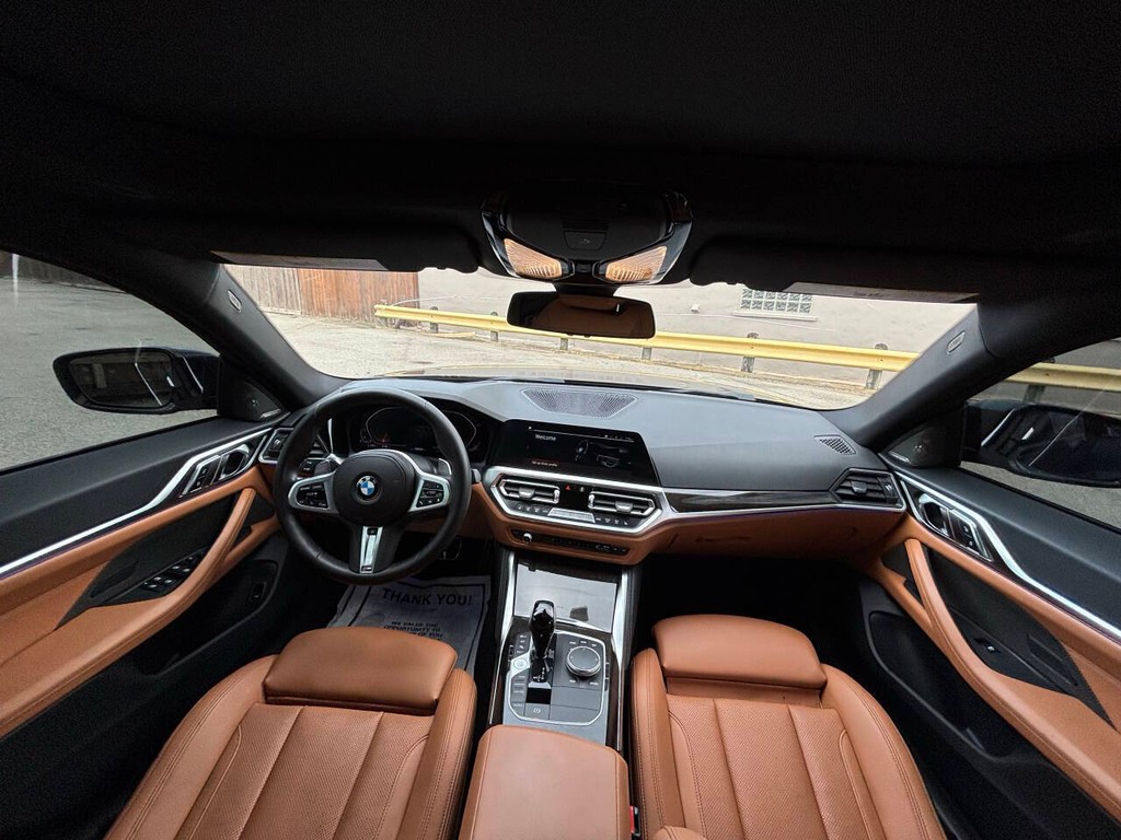 BMW 4 Series Vehicle Full-screen Gallery Image 18