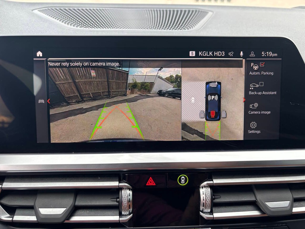 BMW 4 Series Vehicle Full-screen Gallery Image 21