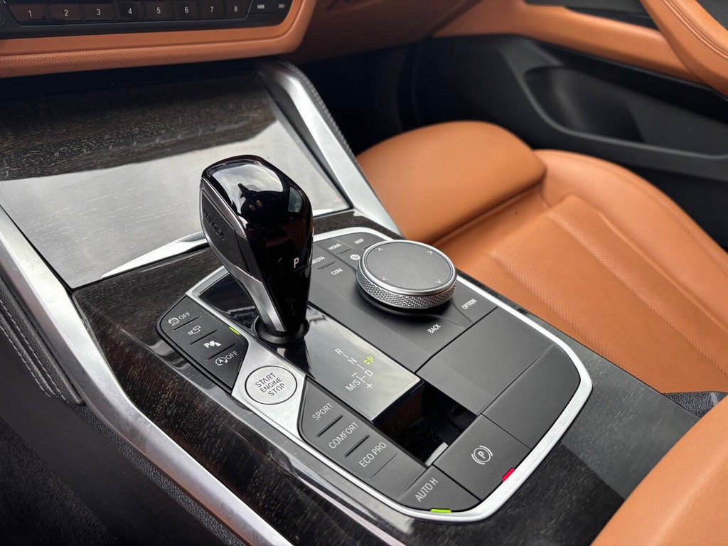 BMW 4 Series Vehicle Full-screen Gallery Image 22