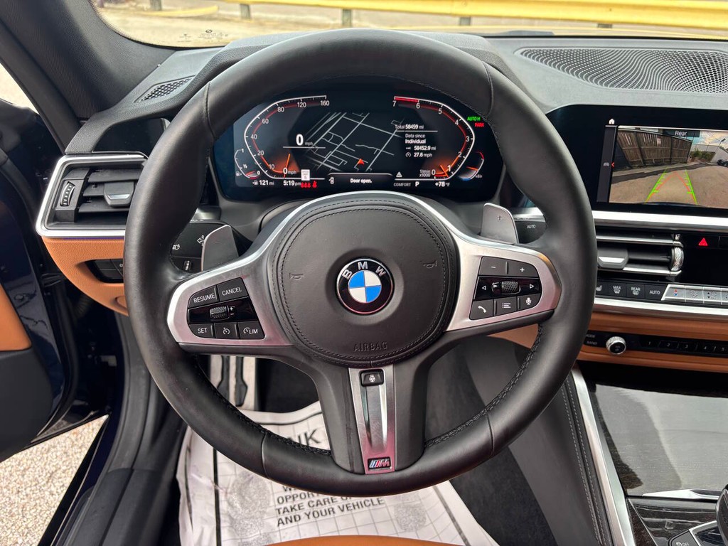 BMW 4 Series Vehicle Full-screen Gallery Image 24