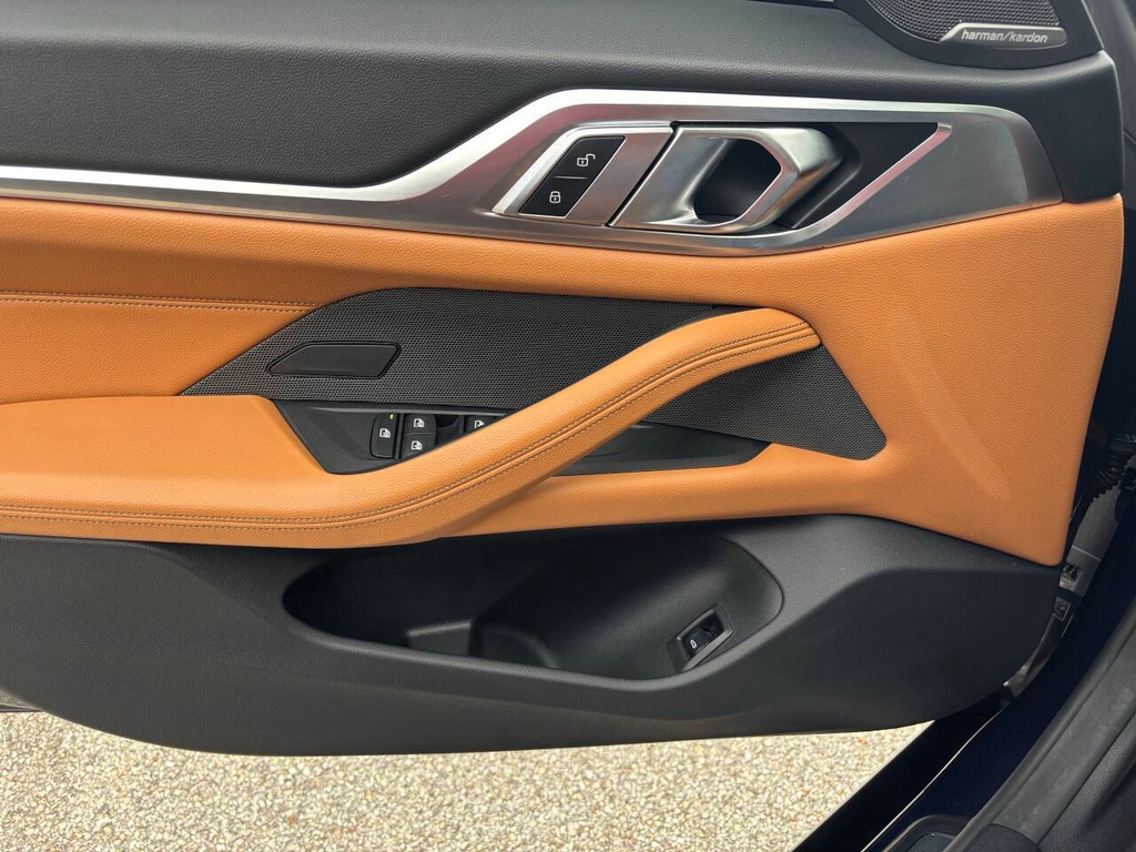 BMW 4 Series Vehicle Full-screen Gallery Image 26