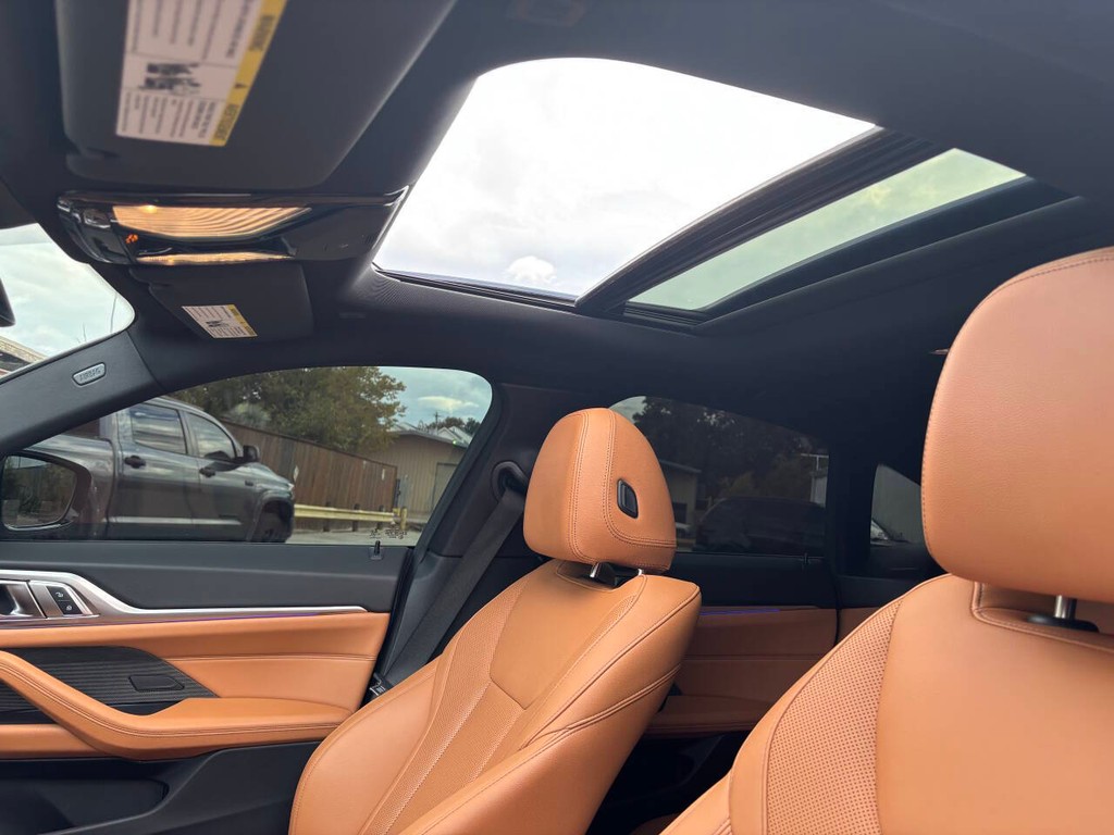 BMW 4 Series Vehicle Full-screen Gallery Image 28