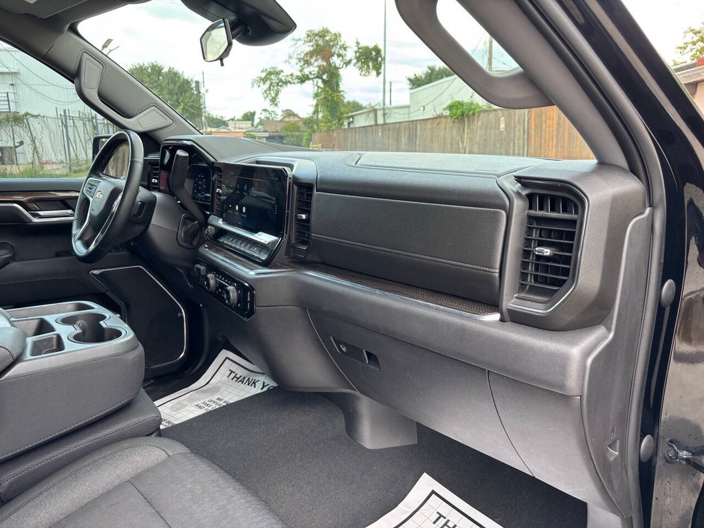 Chevrolet Silverado 1500 Vehicle Full-screen Gallery Image 11