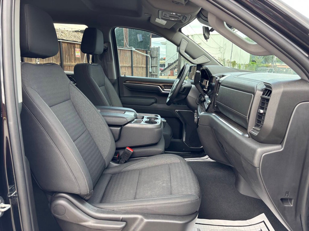 Chevrolet Silverado 1500 Vehicle Full-screen Gallery Image 12