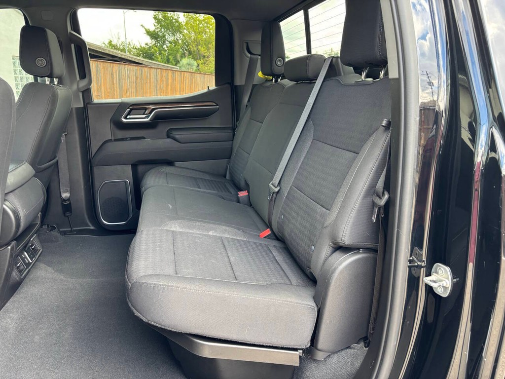 Chevrolet Silverado 1500 Vehicle Full-screen Gallery Image 14
