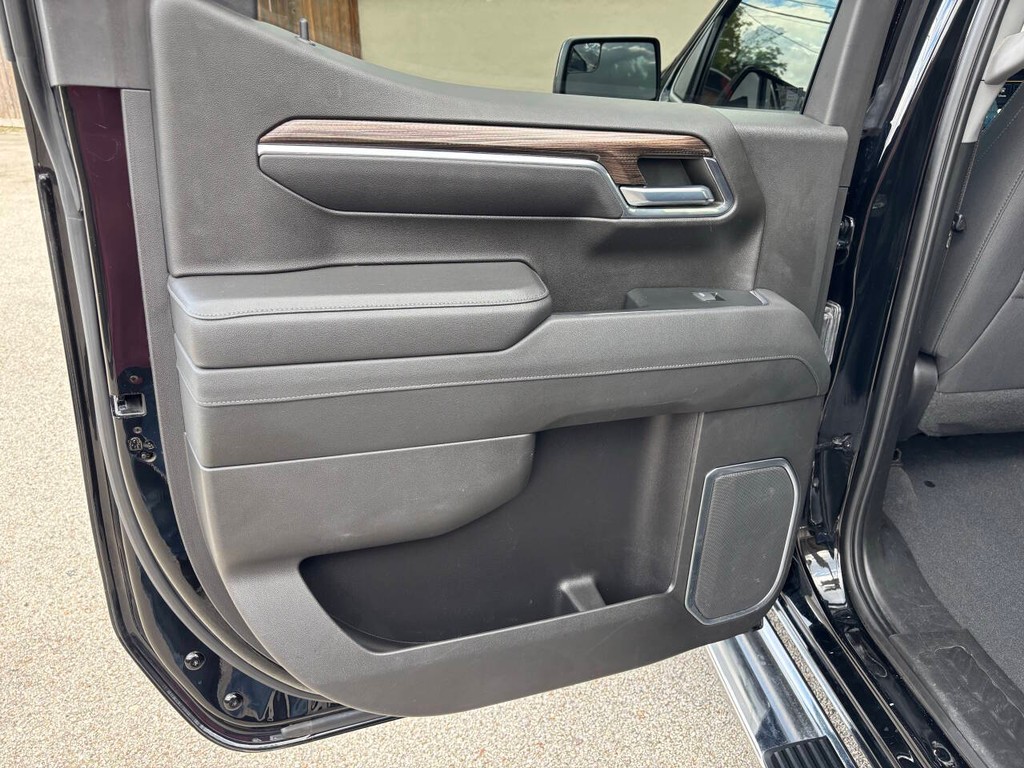 Chevrolet Silverado 1500 Vehicle Full-screen Gallery Image 15