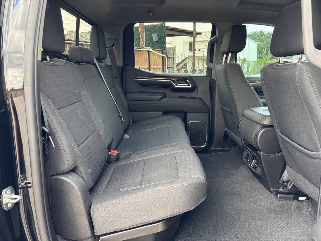 Chevrolet Silverado 1500 Vehicle Full-screen Gallery Image 16