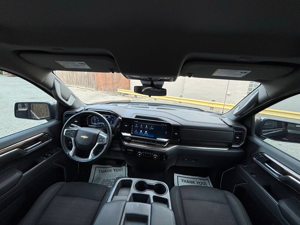 Chevrolet Silverado 1500 Vehicle Full-screen Gallery Image 18