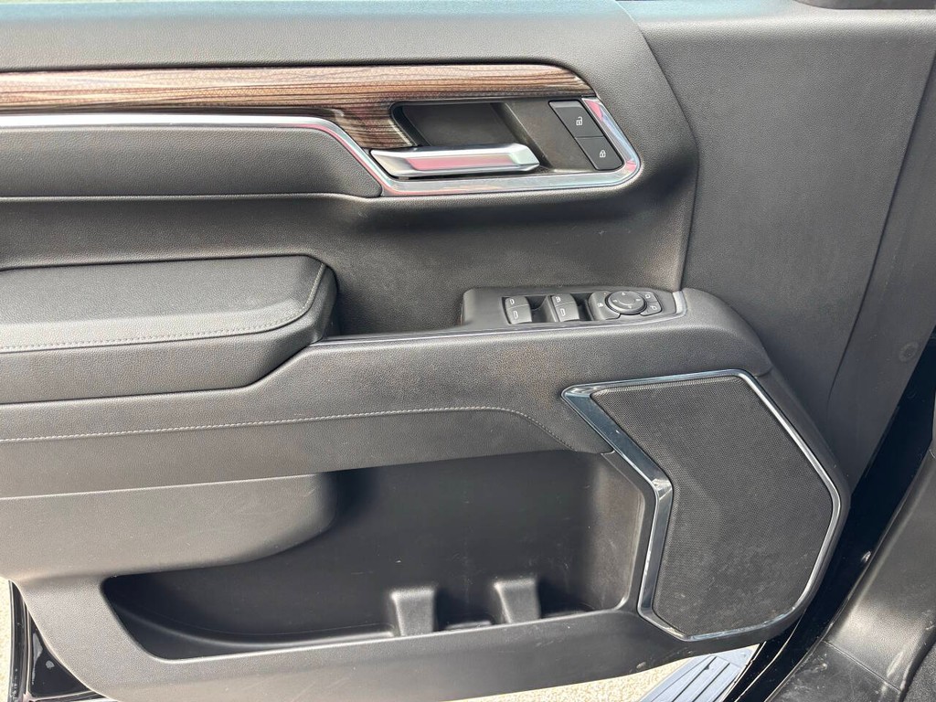 Chevrolet Silverado 1500 Vehicle Full-screen Gallery Image 25