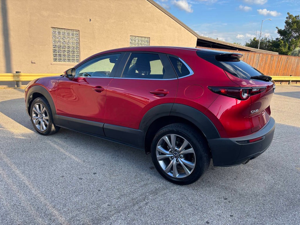 Mazda CX-30 Vehicle Full-screen Gallery Image 05