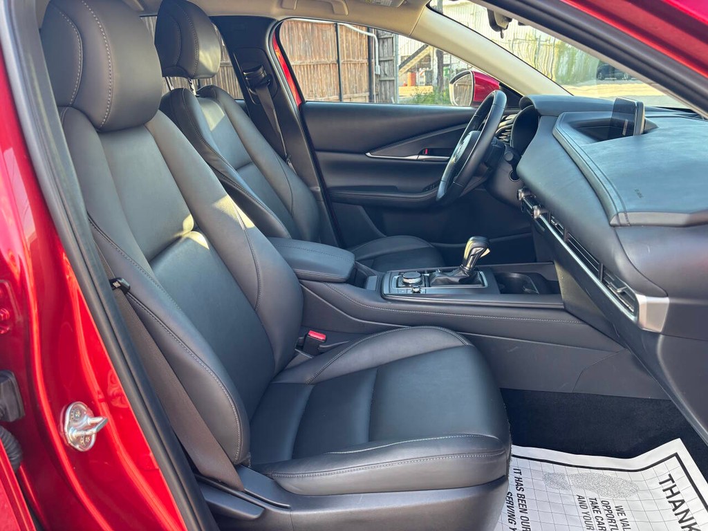 Mazda CX-30 Vehicle Full-screen Gallery Image 12