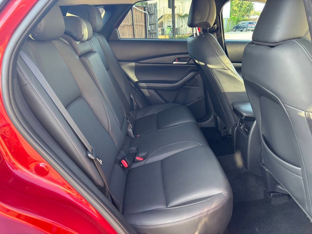 Mazda CX-30 Vehicle Full-screen Gallery Image 15