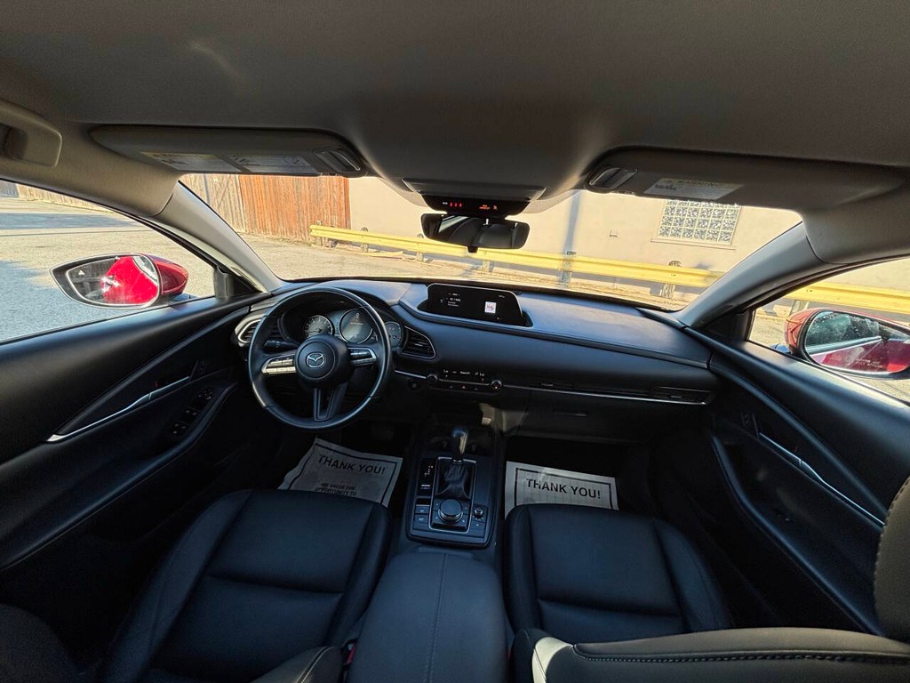 Mazda CX-30 Vehicle Full-screen Gallery Image 17