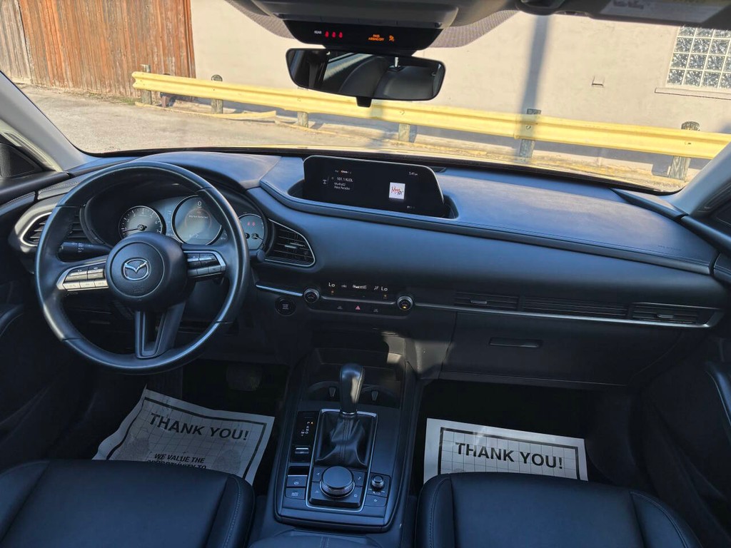 Mazda CX-30 Vehicle Full-screen Gallery Image 18