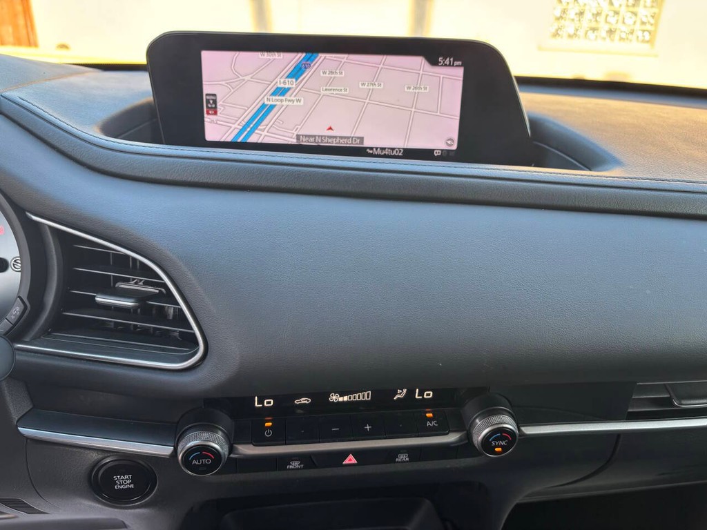 Mazda CX-30 Vehicle Full-screen Gallery Image 19