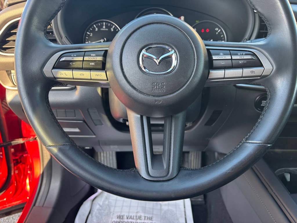 Mazda CX-30 Vehicle Full-screen Gallery Image 23
