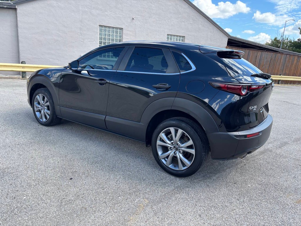 Mazda CX-30 Vehicle Full-screen Gallery Image 05