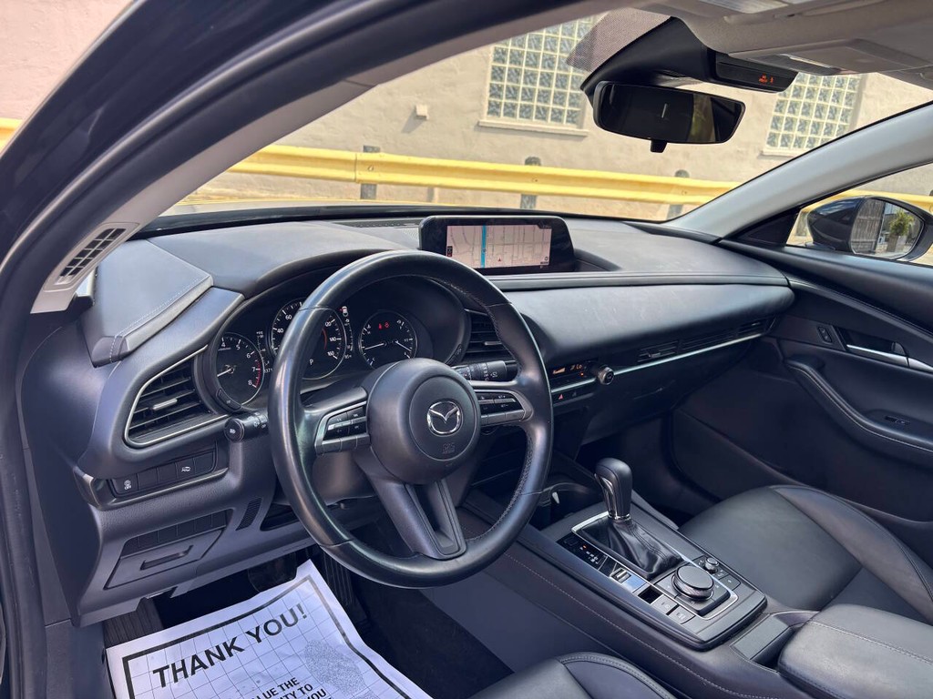 Mazda CX-30 Vehicle Full-screen Gallery Image 08