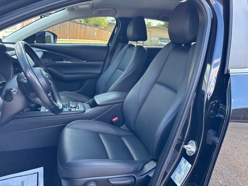 Mazda CX-30 Vehicle Full-screen Gallery Image 09
