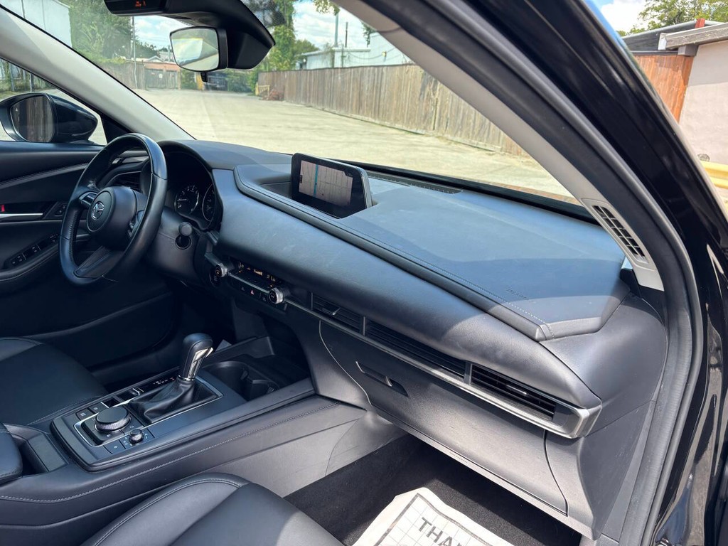 Mazda CX-30 Vehicle Full-screen Gallery Image 11