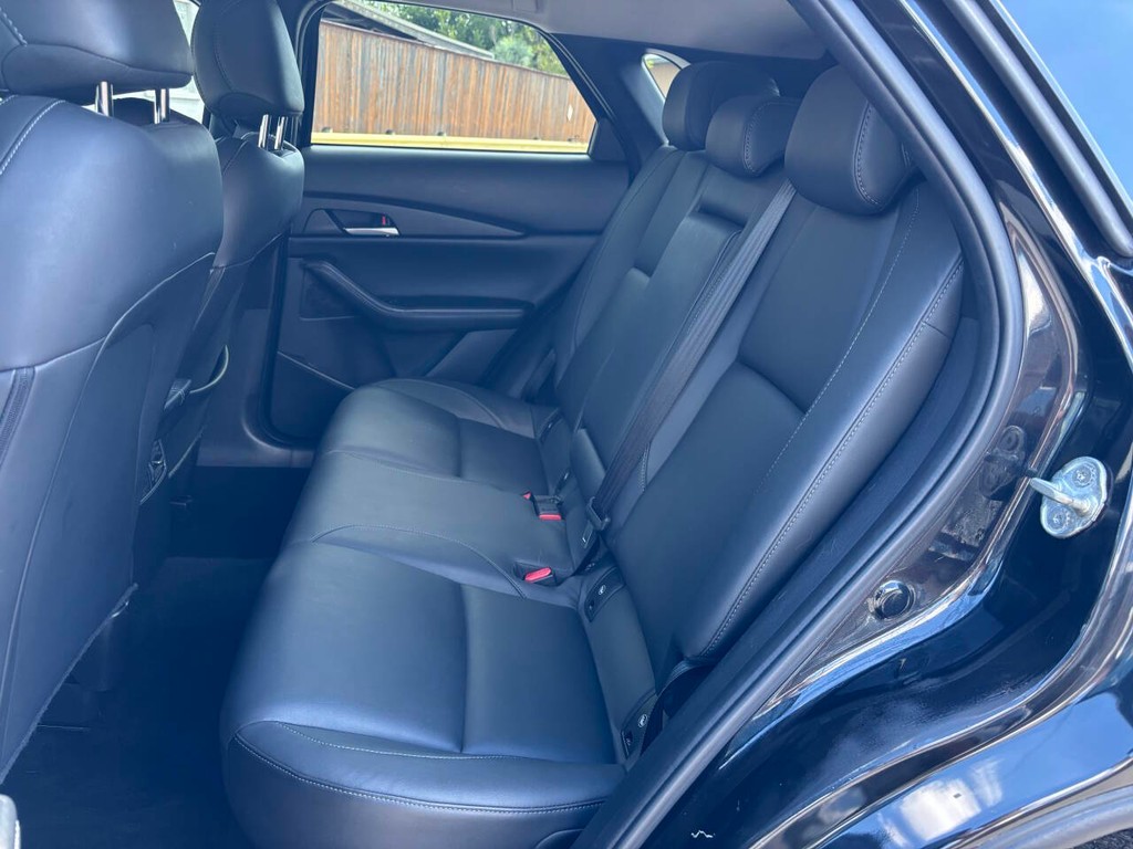 Mazda CX-30 Vehicle Full-screen Gallery Image 14