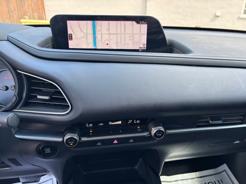 Mazda CX-30 Vehicle Full-screen Gallery Image 20