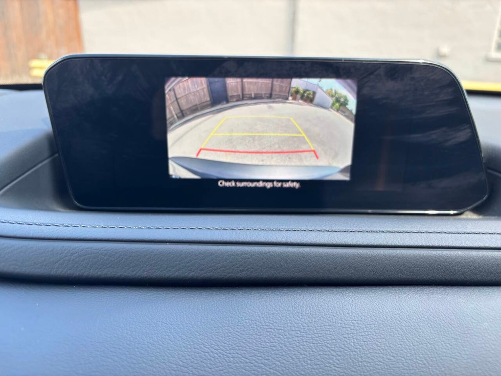 Mazda CX-30 Vehicle Full-screen Gallery Image 21