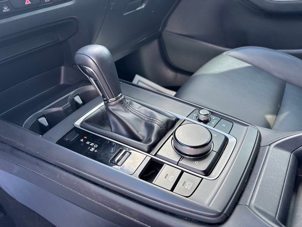 Mazda CX-30 Vehicle Full-screen Gallery Image 23