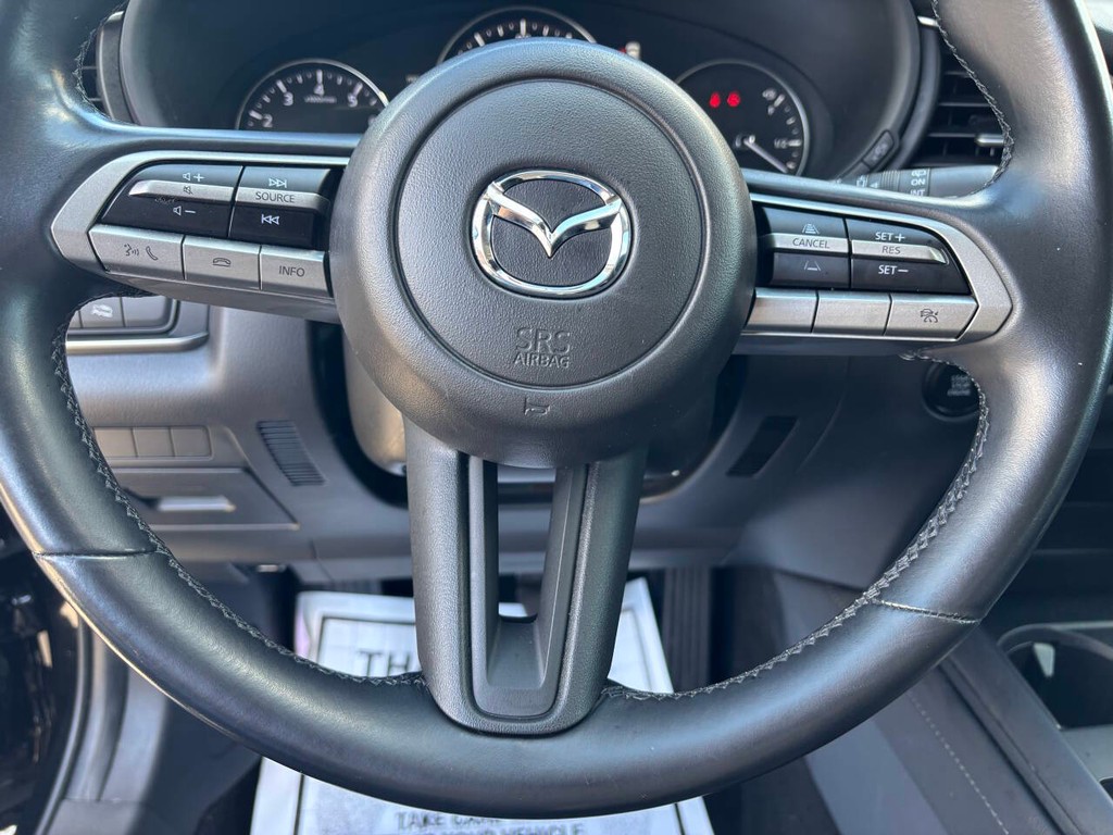 Mazda CX-30 Vehicle Full-screen Gallery Image 25
