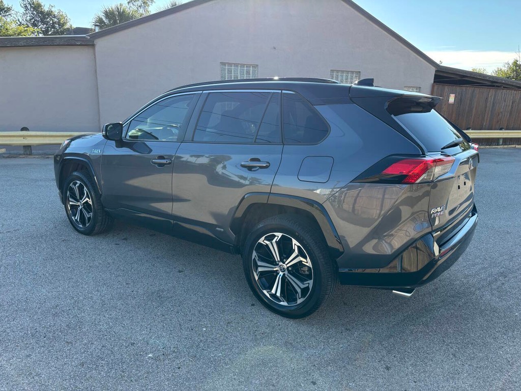 Toyota RAV4 Prime Vehicle Full-screen Gallery Image 05