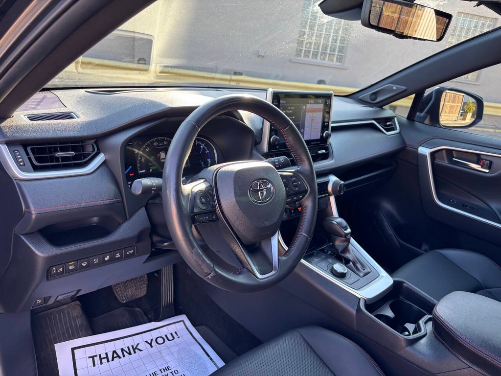 Toyota RAV4 Prime Vehicle Full-screen Gallery Image 08