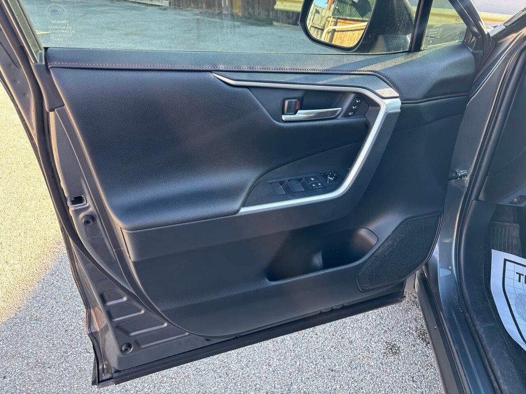 Toyota RAV4 Prime Vehicle Full-screen Gallery Image 10