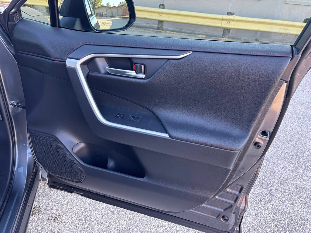 Toyota RAV4 Prime Vehicle Full-screen Gallery Image 13