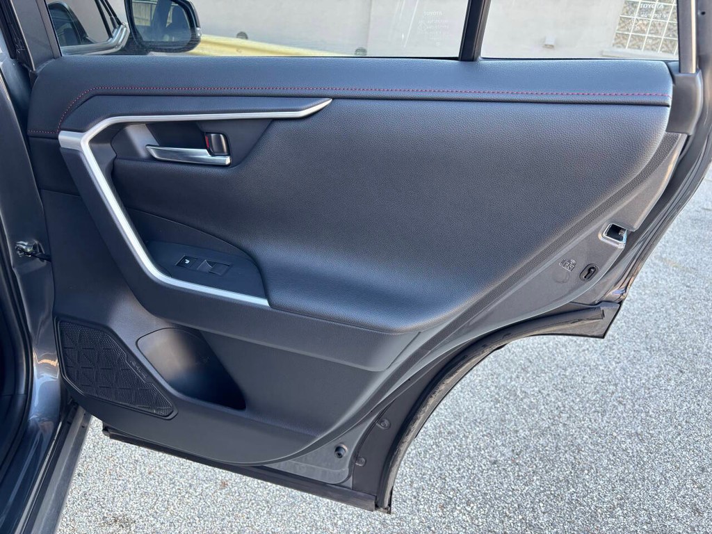 Toyota RAV4 Prime Vehicle Full-screen Gallery Image 17